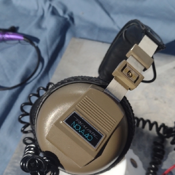 Realistic Nova 40 Headphones - Brown and Black NWOT WIRED - Picture 1 of 2
